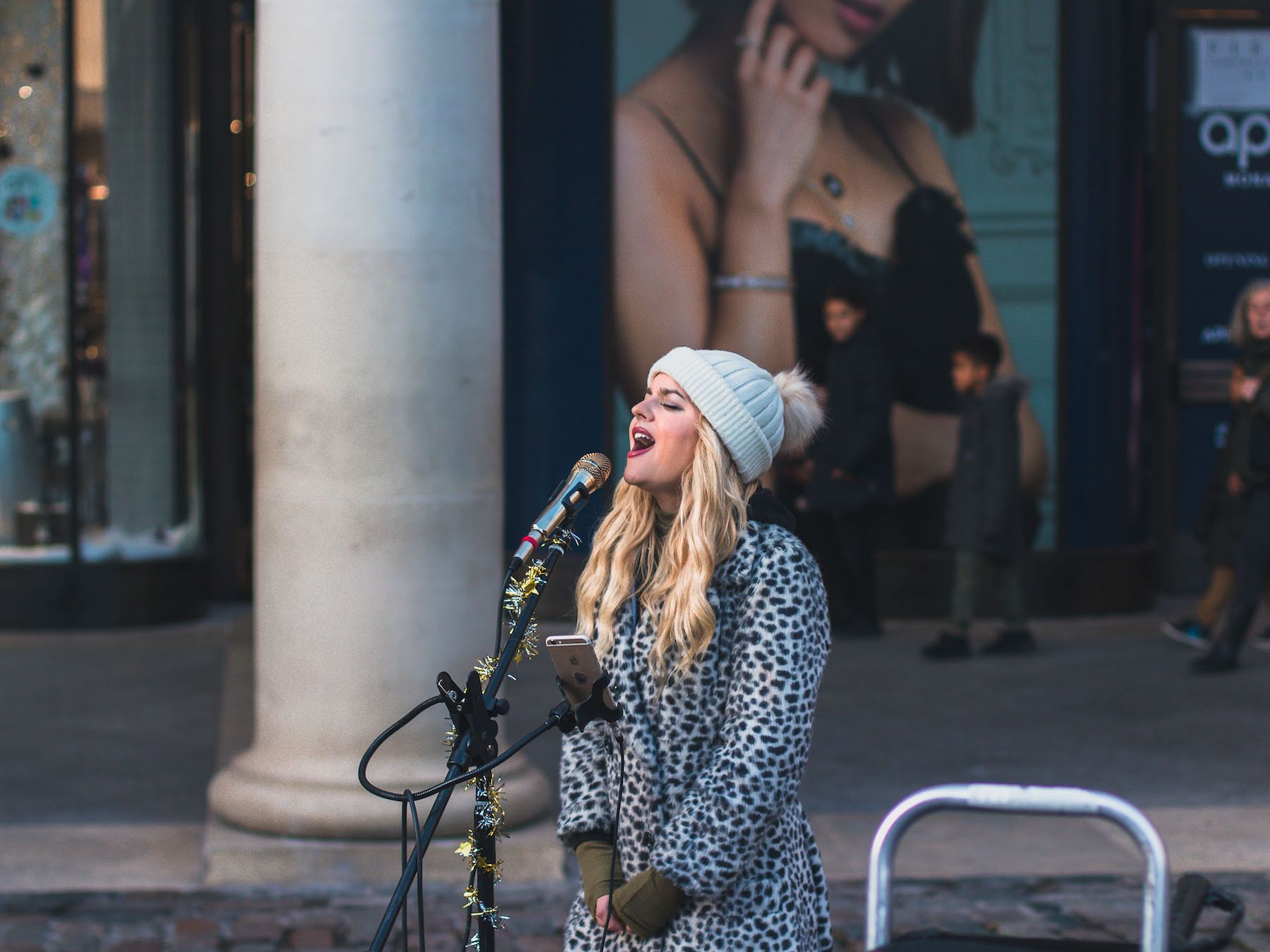 Busker with incredible voice, London, UK